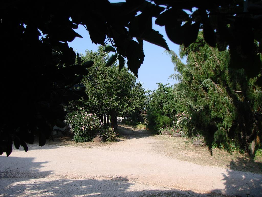 קאלה גונונה Agriturismo Su Tiresi מראה חיצוני תמונה