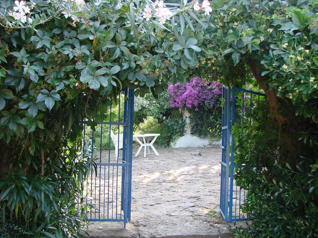 קאלה גונונה Agriturismo Su Tiresi מראה חיצוני תמונה