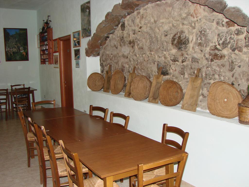 קאלה גונונה Agriturismo Su Tiresi מראה חיצוני תמונה