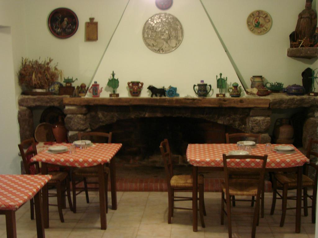 קאלה גונונה Agriturismo Su Tiresi מראה חיצוני תמונה