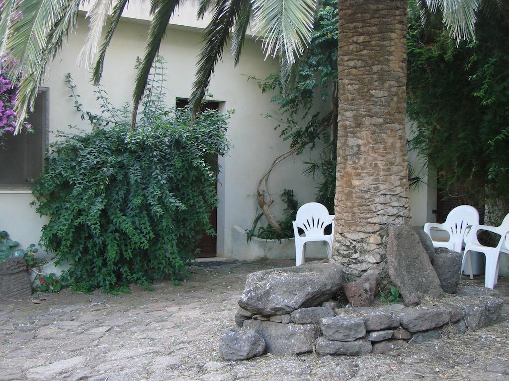 קאלה גונונה Agriturismo Su Tiresi מראה חיצוני תמונה