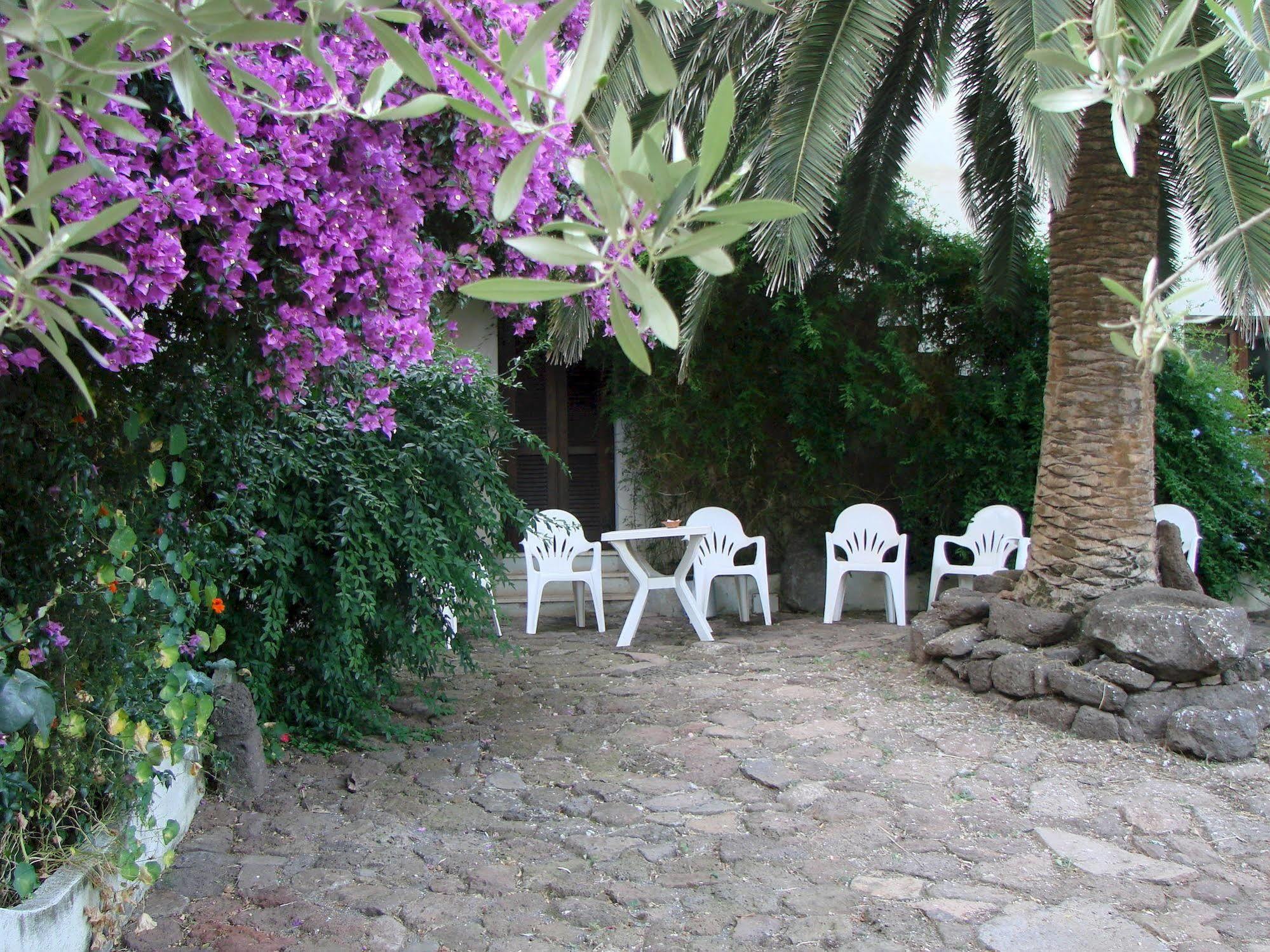 קאלה גונונה Agriturismo Su Tiresi מראה חיצוני תמונה