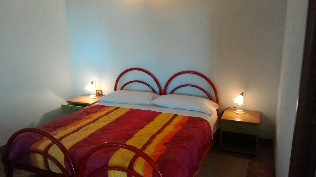 קאלה גונונה Agriturismo Su Tiresi מראה חיצוני תמונה